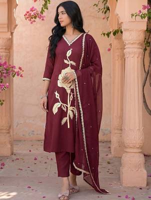 Women Floral Embroidered Regular Thread Work Kurta with Trousers & With Dupatta 5