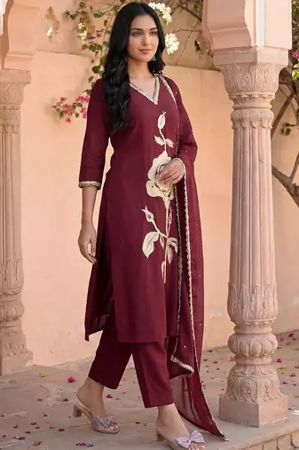 Women Floral Embroidered Regular Thread Work Kurta with Trousers & With Dupatta