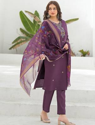 Women Embroidered Regular Thread Work Kurta with Trousers & With Dupatta 1