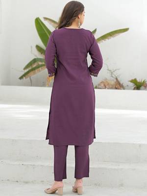 Women Embroidered Regular Thread Work Kurta with Trousers & With Dupatta 3
