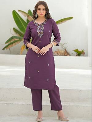 Women Embroidered Regular Thread Work Kurta with Trousers & With Dupatta 4