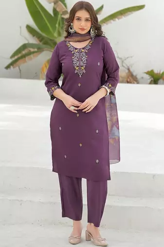 Women Embroidered Regular Thread Work Kurta with Trousers & With Dupatta