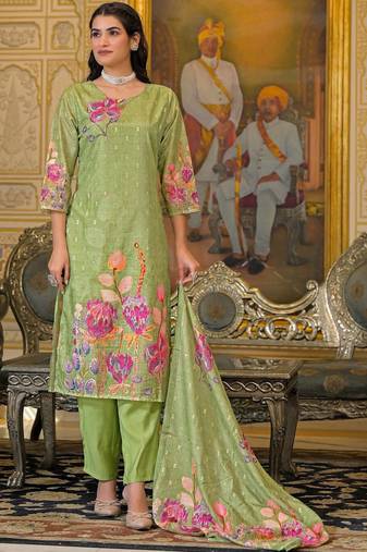 Women Floral Printed Regular Kurta with Trousers & With Dupatta