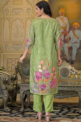 Women Floral Printed Regular Kurta with Trousers & With Dupatta