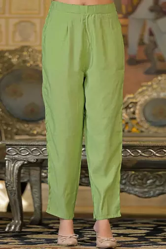 Women Floral Printed Regular Kurta with Trousers & With Dupatta
