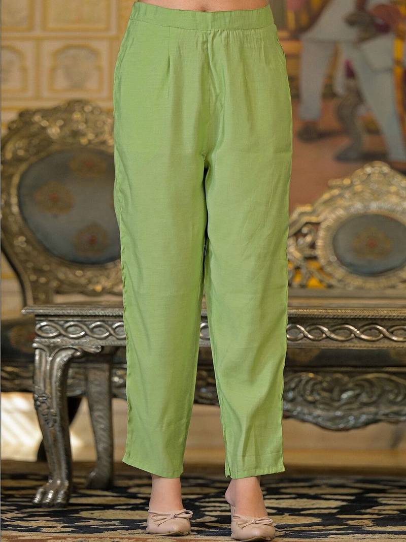 Women Floral Printed Regular Kurta with Trousers & With Dupatta