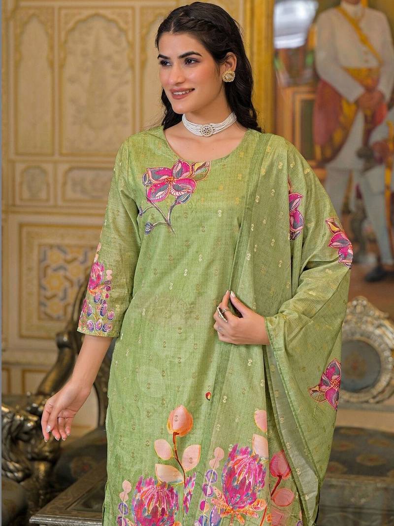 Women Floral Printed Regular Kurta with Trousers & With Dupatta
