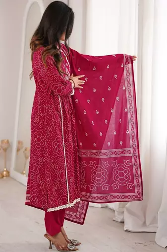 Women Printed Regular Kurta with Pyjamas & With Dupatta