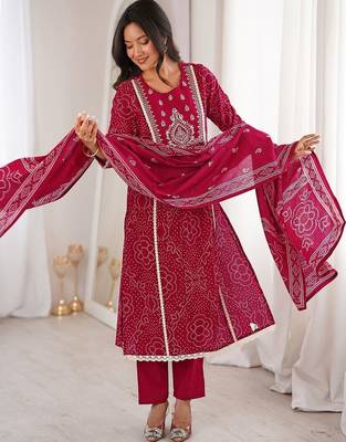 Women Printed Regular Kurta with Pyjamas & With Dupatta 4