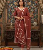 Women Floral Embroidered Regular Thread Work Kurta with Trousers & With Dupatta