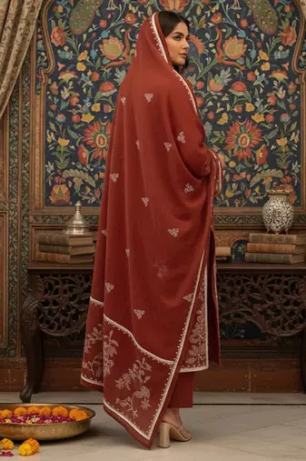 Women Floral Embroidered Regular Thread Work Kurta with Trousers & With Dupatta