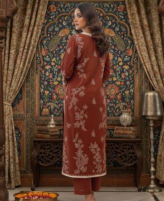 Women Floral Embroidered Regular Thread Work Kurta with Trousers & With Dupatta 6