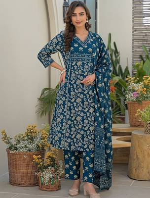 Women Floral Printed Regular Kurta with Trousers & With Dupatta 1