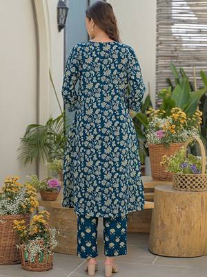 Women Floral Printed Regular Kurta with Trousers & With Dupatta 2