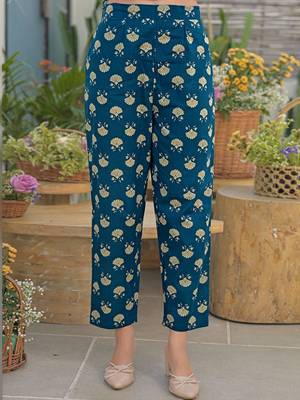Women Floral Printed Regular Kurta with Trousers & With Dupatta 4