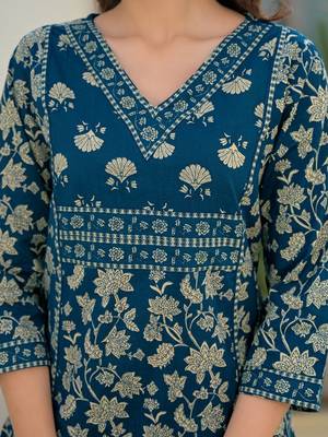 Women Floral Printed Regular Kurta with Trousers & With Dupatta 5