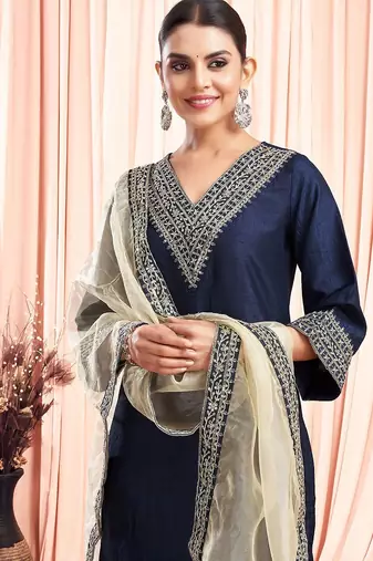 women floral embroidered kurta with trousers & dupatta