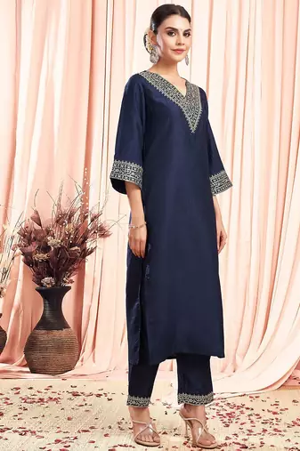 women floral embroidered kurta with trousers & dupatta