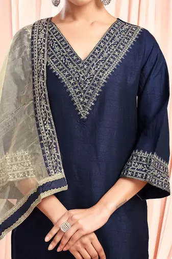 women floral embroidered kurta with trousers & dupatta