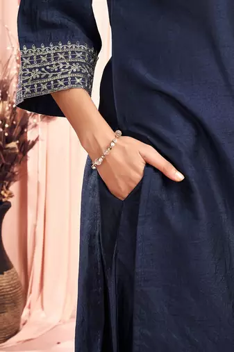 women floral embroidered kurta with trousers & dupatta