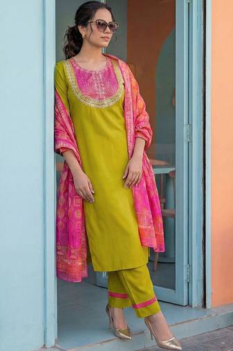 Women Ethnic Motifs Embroidered Regular Thread Work Kurta with Trousers & With Dupatta