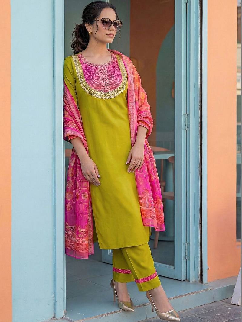 Women Ethnic Motifs Embroidered Regular Thread Work Kurta with Trousers & With Dupatta