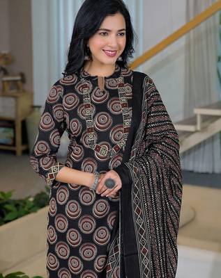 Women Printed Regular Kurta with Trousers & With Dupatta 2