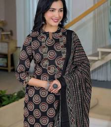 Women Printed Regular Kurta with Trousers & With Dupatta