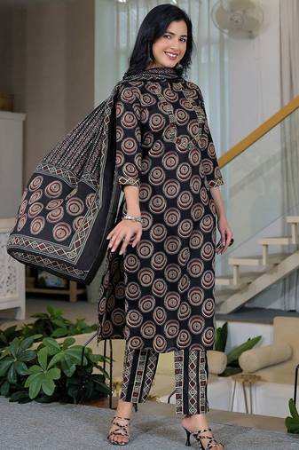 Women Printed Regular Kurta with Trousers & With Dupatta