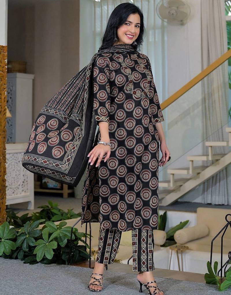 Women Printed Regular Kurta with Trousers & With Dupatta