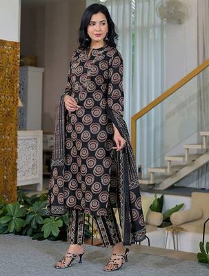 Women Printed Regular Kurta with Trousers & With Dupatta 3