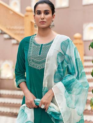 Women Velvet Ethnic Motifs Embroidered Kurta with Trousers & Dupatta 2