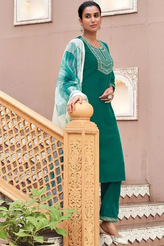 Women Velvet Ethnic Motifs Embroidered Kurta with Trousers & Dupatta