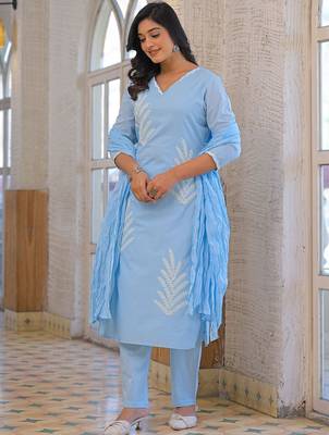 Women Embroidered Regular Thread Work Kurta with Trousers & With Dupatta 4