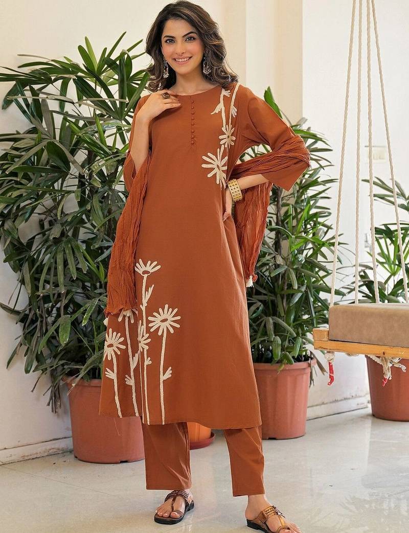 Women Floral Embroidered Regular Thread Work Pure Cotton Kurta with Trousers & With Dupatta