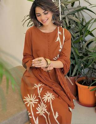 Women Floral Embroidered Regular Thread Work Pure Cotton Kurta with Trousers & With Dupatta 4
