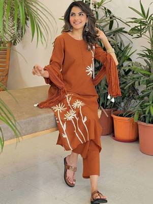 Women Floral Embroidered Regular Thread Work Pure Cotton Kurta with Trousers & With Dupatta 5
