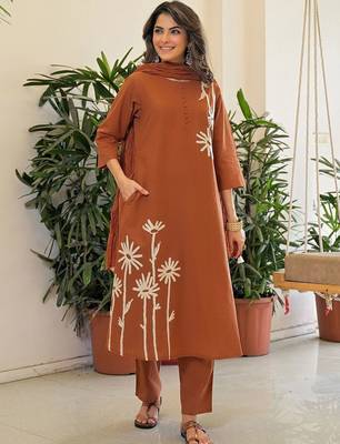 Women Floral Embroidered Regular Thread Work Pure Cotton Kurta with Trousers & With Dupatta 7
