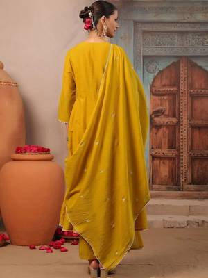 Women Ethnic Regular Thread Work Pure Cotton Kurta with Trousers & With Dupatta 2