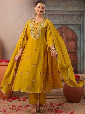 Women Ethnic Regular Thread Work Pure Cotton Kurta with Trousers & With Dupatta 3
