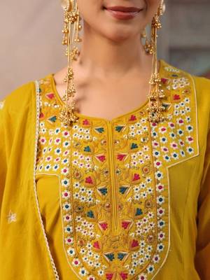 Women Ethnic Regular Thread Work Pure Cotton Kurta with Trousers & With Dupatta 4