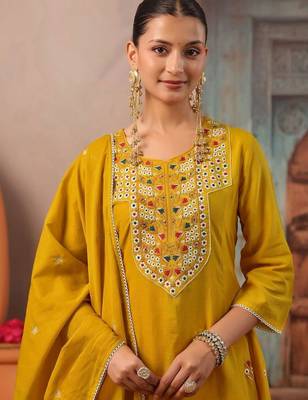 Women Ethnic Regular Thread Work Pure Cotton Kurta with Trousers & With Dupatta 5
