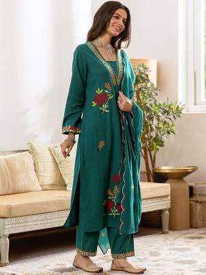 Women Floral Embroidered Regular Thread Work Kurta with Trousers & With Dupatta 3