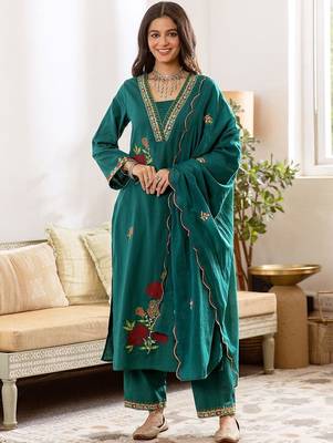 Women Floral Embroidered Regular Thread Work Kurta with Trousers & With Dupatta 4