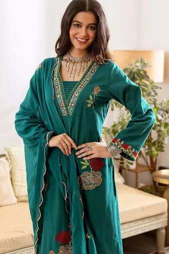 Women Floral Embroidered Regular Thread Work Kurta with Trousers & With Dupatta