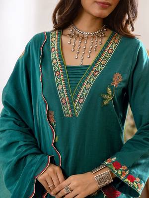 Women Floral Embroidered Regular Thread Work Kurta with Trousers & With Dupatta 7