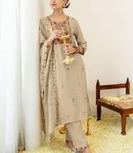 Women Floral Embroidered Regular Thread Work Pure Cotton Kurta with Trousers & With Dupatta