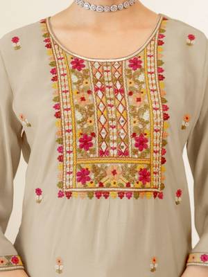 Women Floral Embroidered Regular Thread Work Pure Cotton Kurta with Trousers & With Dupatta 4