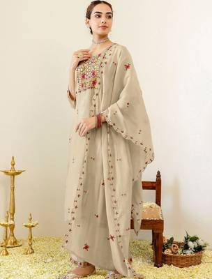 Women Floral Embroidered Regular Thread Work Pure Cotton Kurta with Trousers & With Dupatta 5