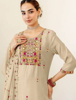 Women Floral Embroidered Regular Thread Work Pure Cotton Kurta with Trousers & With Dupatta 6